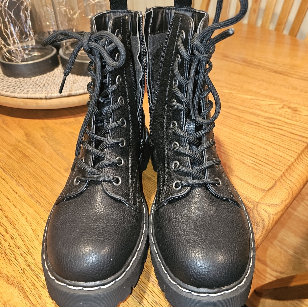Sincerely Jules Women's Size 8 Boots